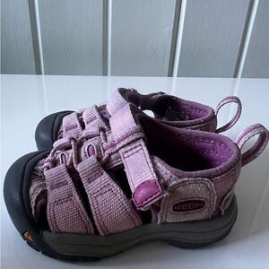 Keen sandals toddler size 6 pink